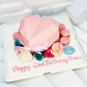 Love Shape Pinata Knock Knock / Bombshell Cake