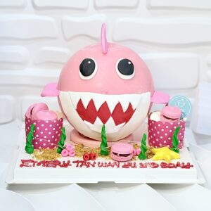 Pink Baby Shark Pinata Knock Knock / Bombshell Cake
