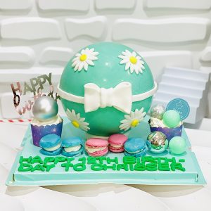Tiffany / Turquoise Theme Pinata Knock Knock / Bombshell Cake