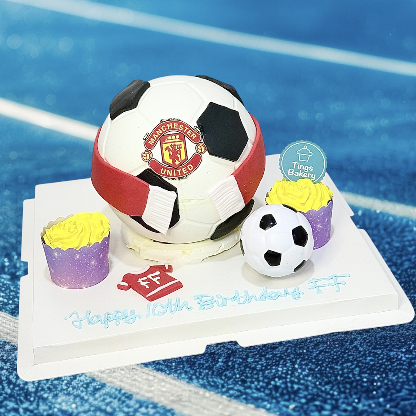 Manchester United Football Pinata Knock Knock / Bombshell Cake