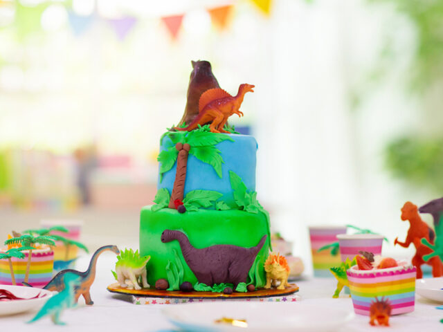 7 Dino-Tastic Designs For A Dinosaur Birthday Cake