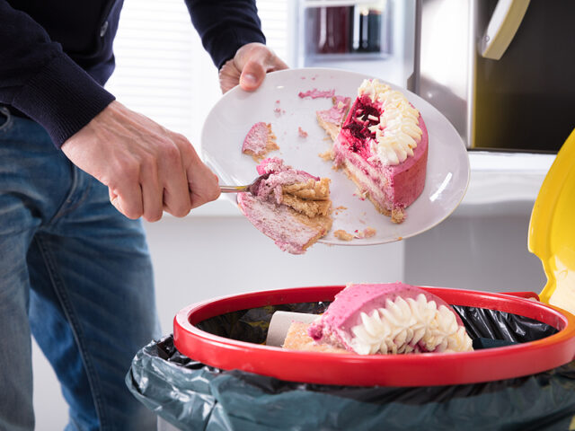 Cake Waste Facts: How Earth Hour Inspires Less Food Waste
