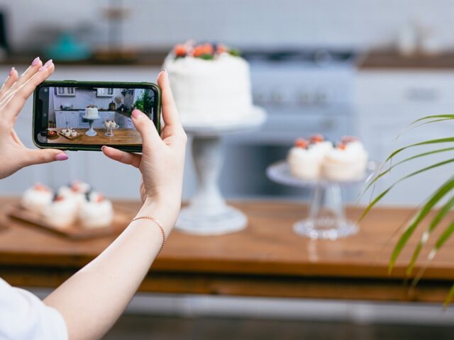Art Of The Unboxing Moment: How To Photograph Your Pinata Cake