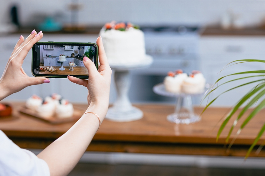 Art Of The Unboxing Moment: How To Photograph Your Pinata Cake