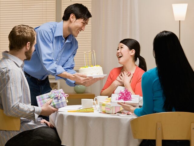Auspicious Amounts For A Chinese Birthday Money Pulling Cake